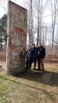 Kentuck – Mom Paul Steve w Berlin Wall ‘Sculpture’