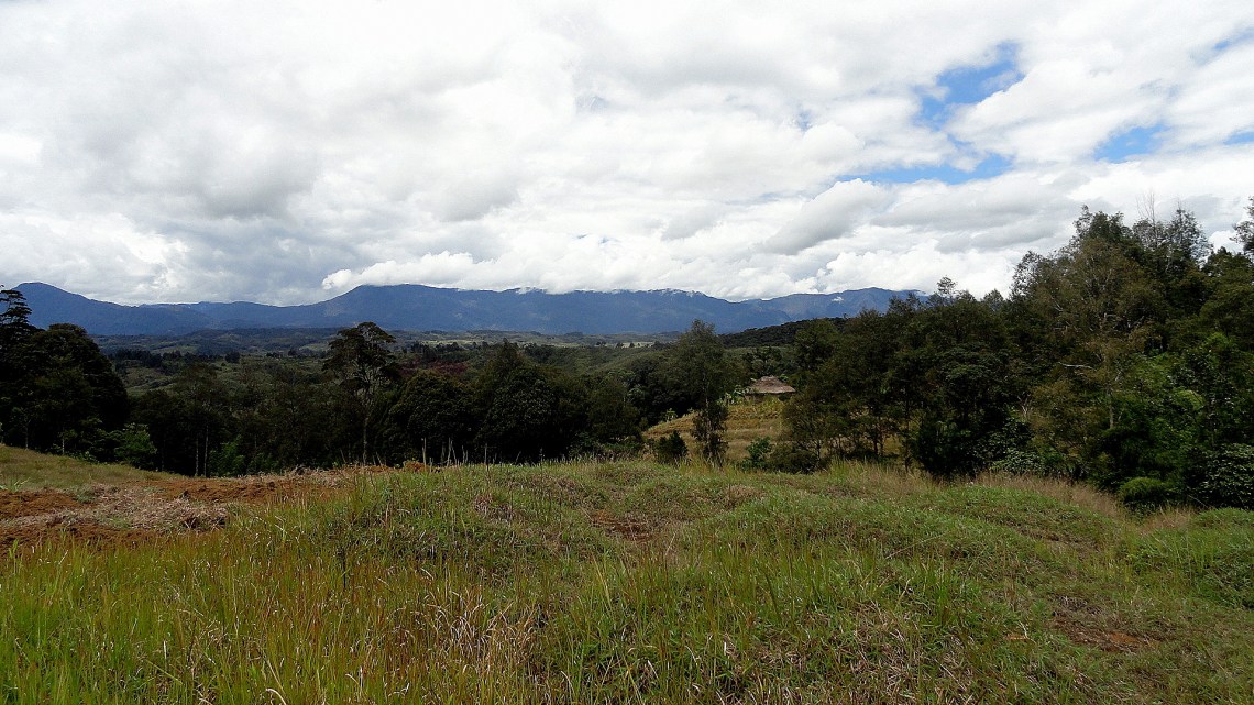 Tari Plateau on Sunday Walk