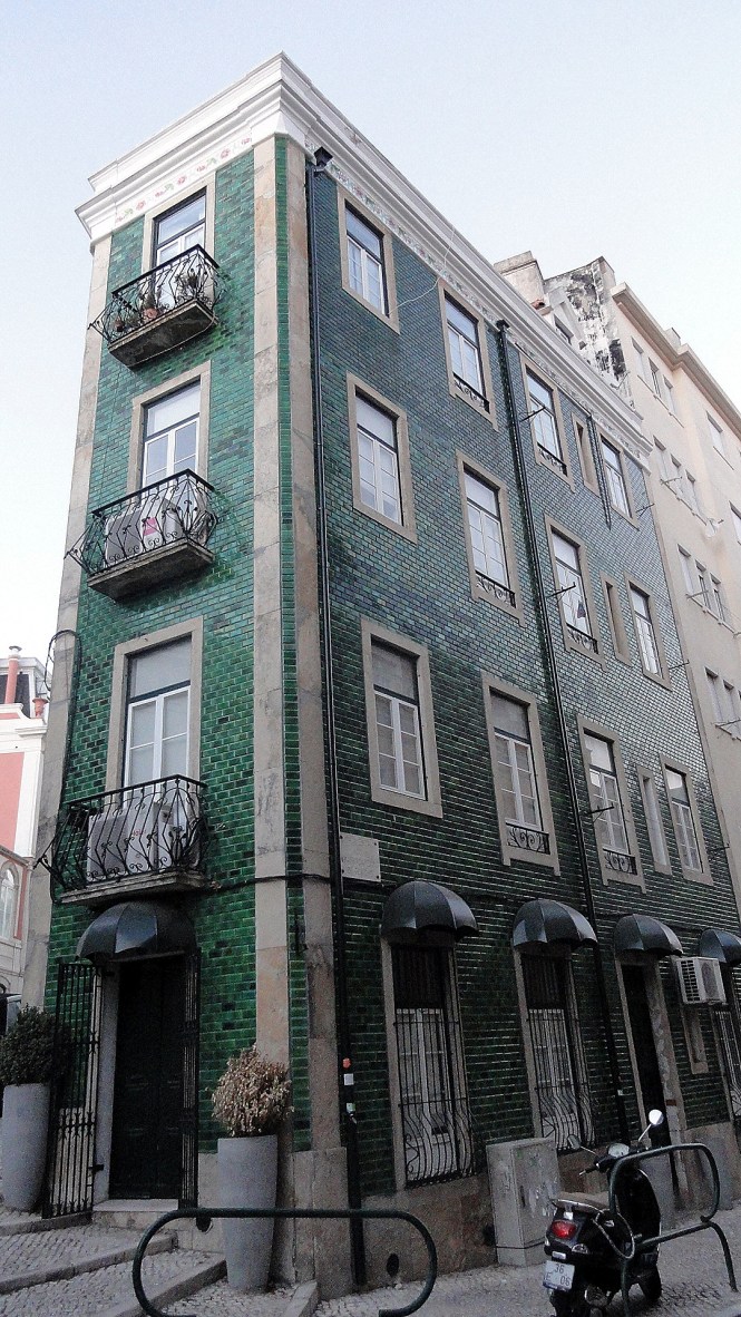 Corner Building w Tiles