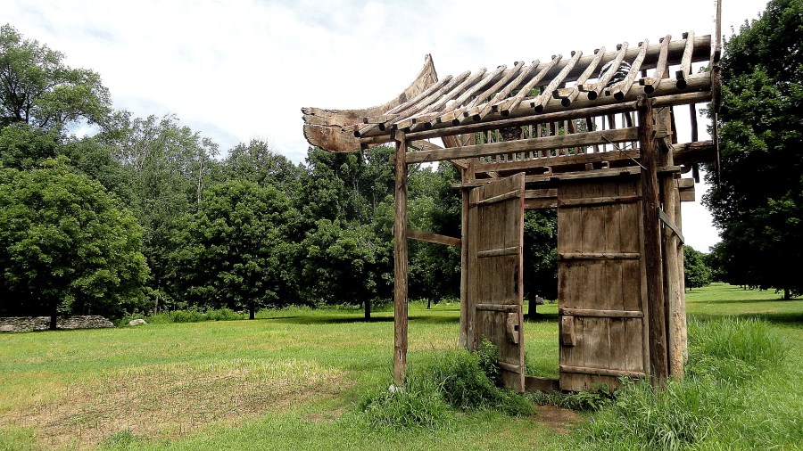 SKChinese Gate Sculpture