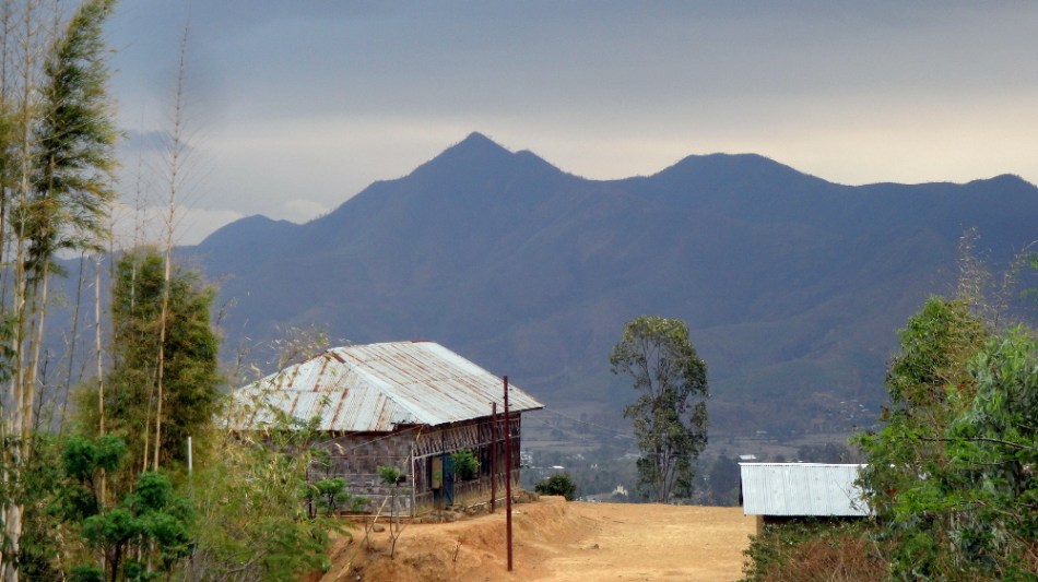 House, Valley, Hills on Hike - Pre-Monsoon Season