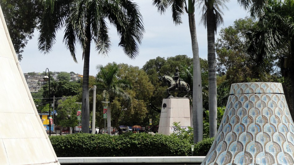 mupanah-roof-christophe-monument