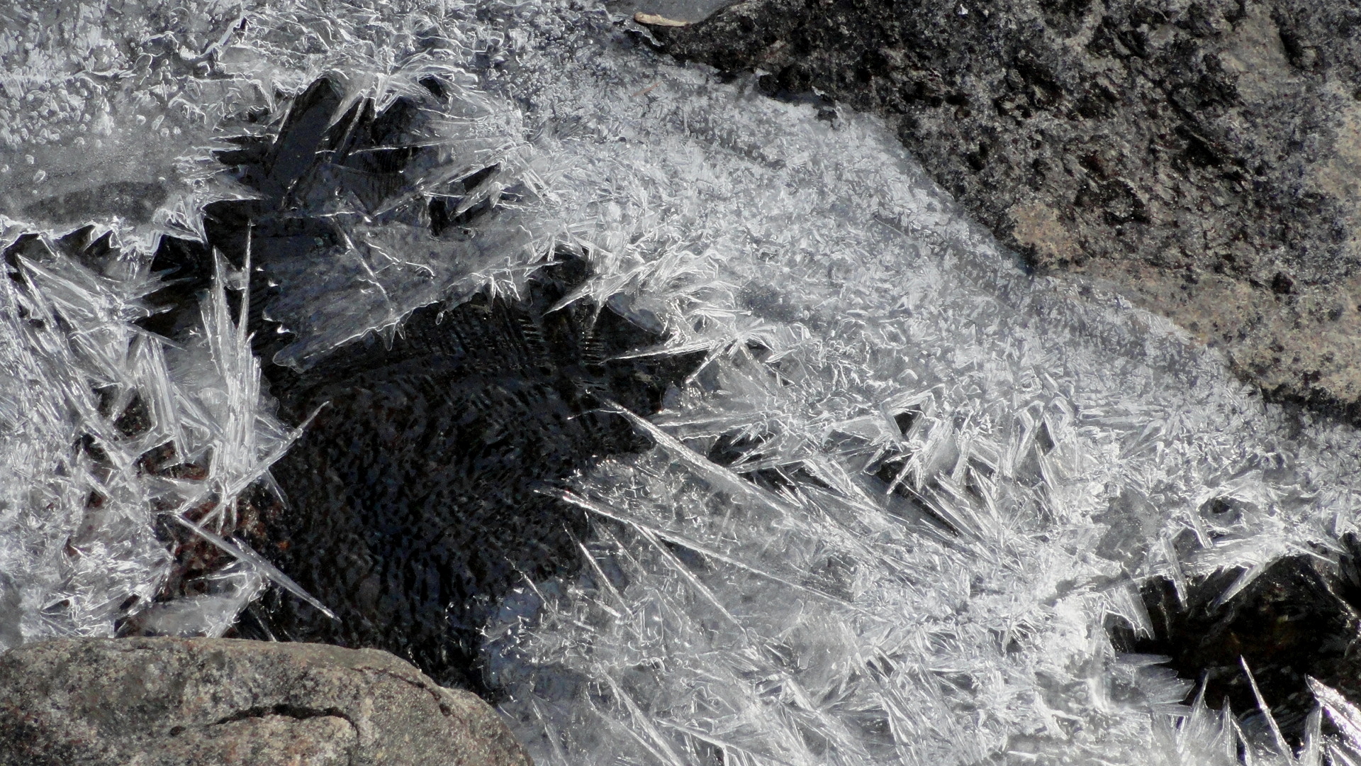 chilnualna-creek-ice-rock-2-jan12